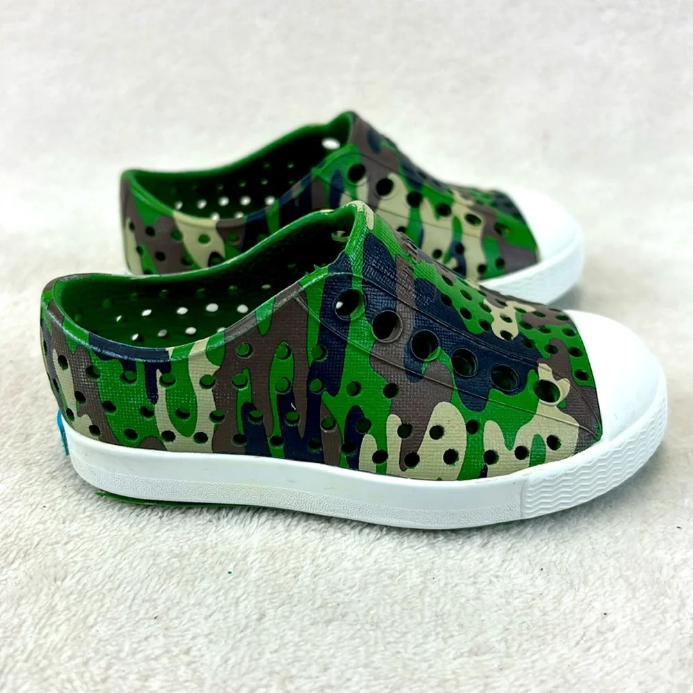 NATIVE Jefferson Green Camo Waterproof Slipon Shoes C4
